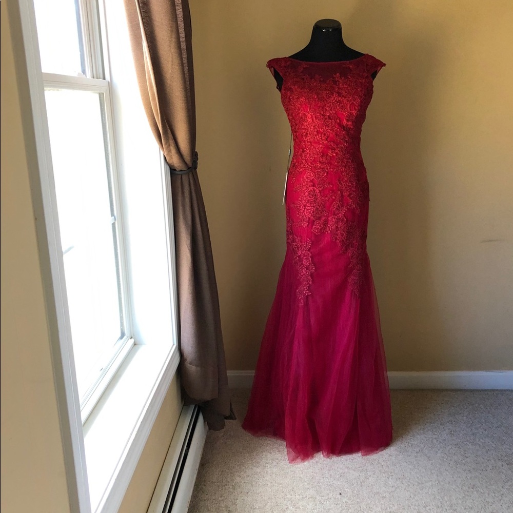 Gorgeous formal mermaid gown. Size 2.